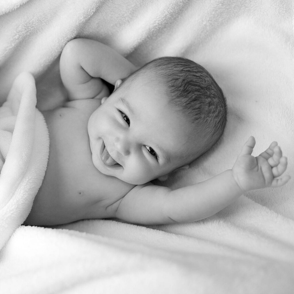 Imetys ei aina suju ongelmitta. Ongelmat voivat selittyä vauvan kehossa olevilla erilaisilla jännitystiloilla, joita synnytys voimakkaana kokemuksena voi vauvalle aiheuttaa.