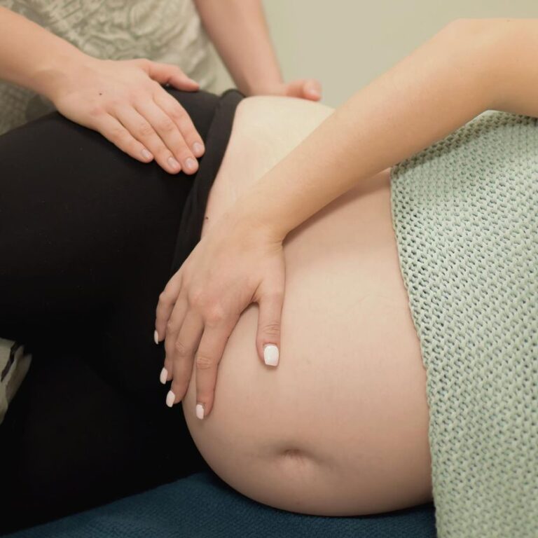 Raskausajan osteopatia hoitaa ja valmistaa kehoa synnytykseen